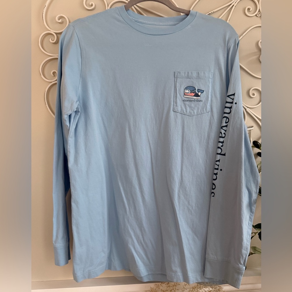 Vineyard Vines snowboarding whale- Sky Blue Long Sleeve Tee - Boys size XL (18)
